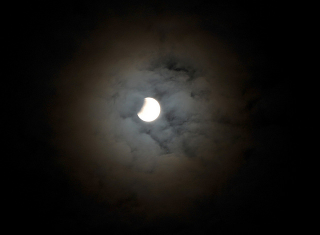 Illustration for article titled Stunning Images From Last Night's Blood Moon